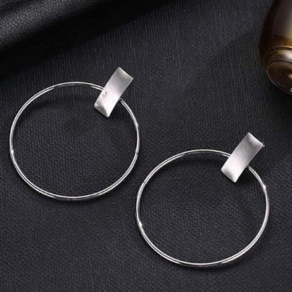SILVER ROUND HOOP GEOMETRIC EARRINGS